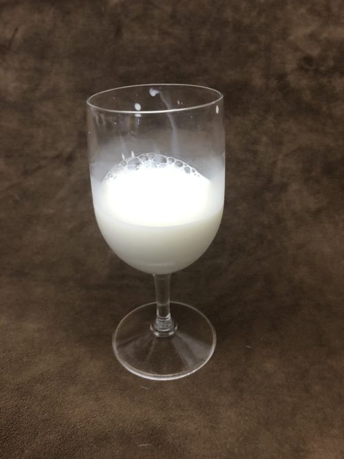 「優光泉」の美味しい飲み方：牛乳で割ってみた。